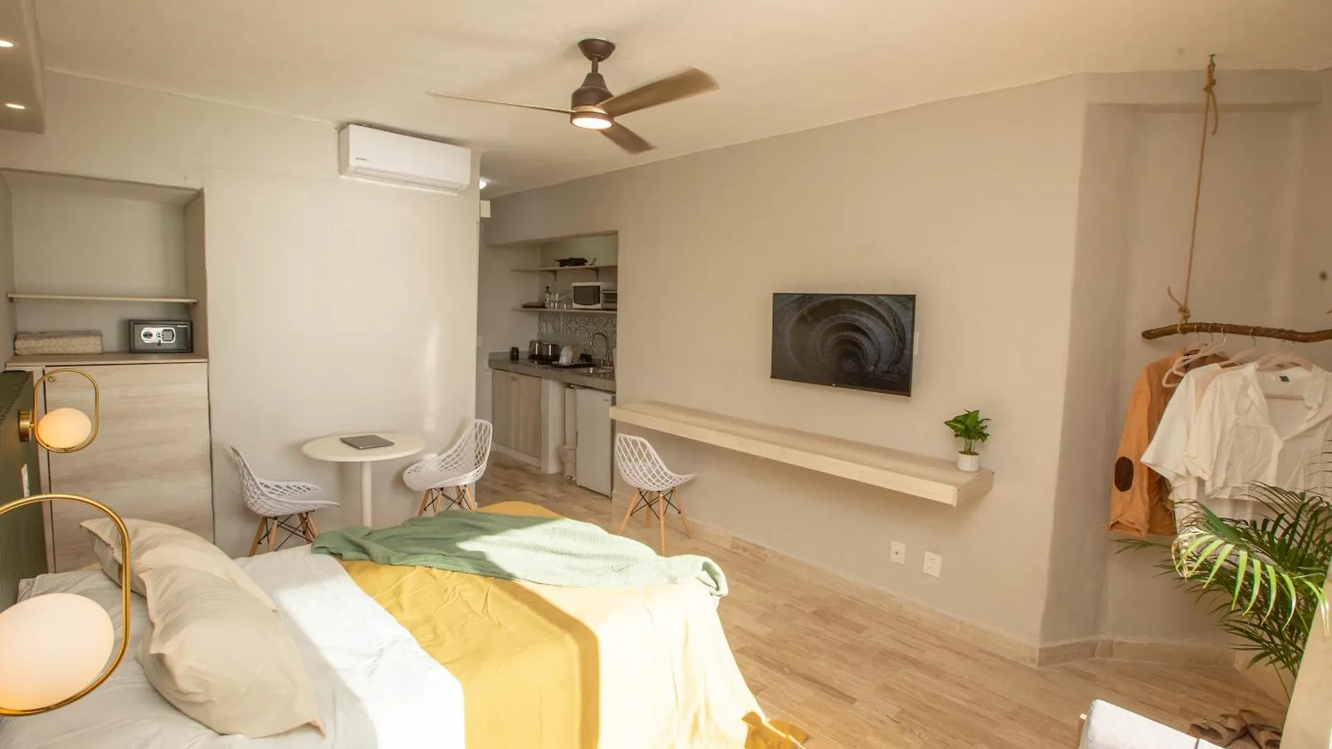 Sereniacancun / Beachfront Apartment / Hotel Zone.