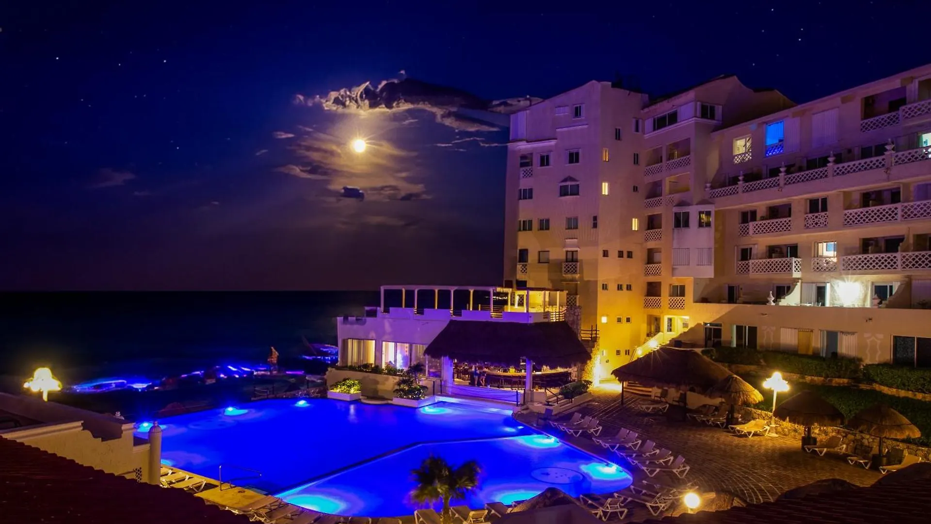 Sereniacancun / Beachfront Apartment / Hotel Zone.  Cancun