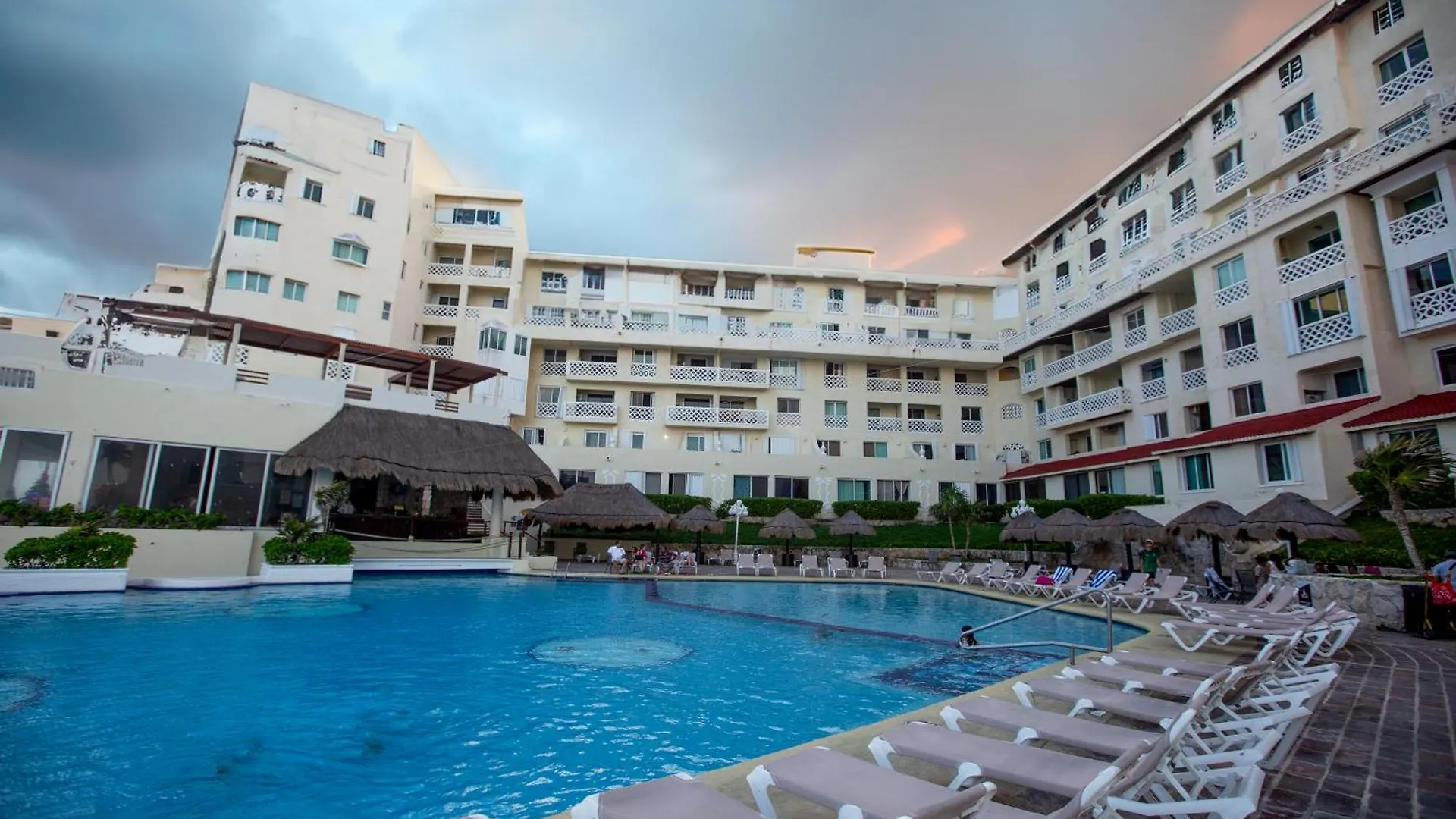 Sereniacancun / Beachfront Apartment / Hotel Zone.  Канкун