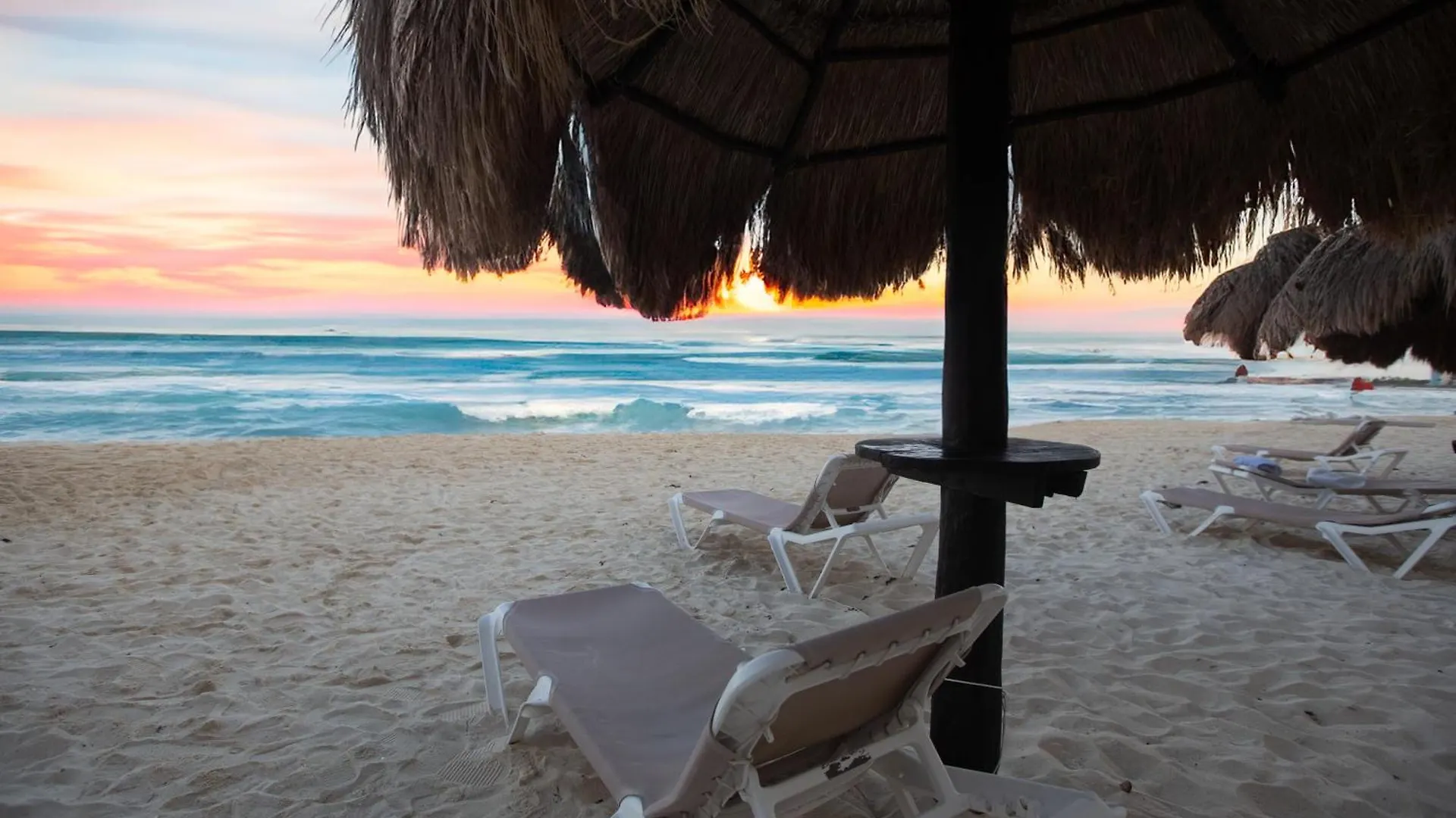 Sereniacancun / Beachfront Apartment / Hotel Zone. Канкун