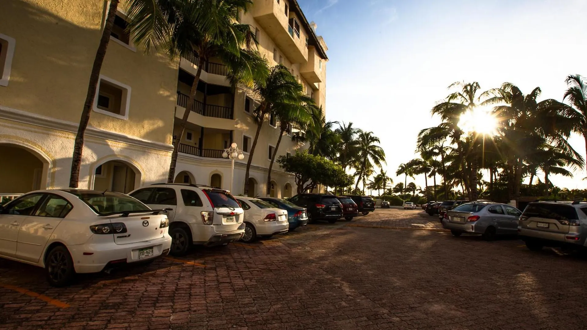 Sereniacancun / Beachfront Apartment / Hotel Zone.
